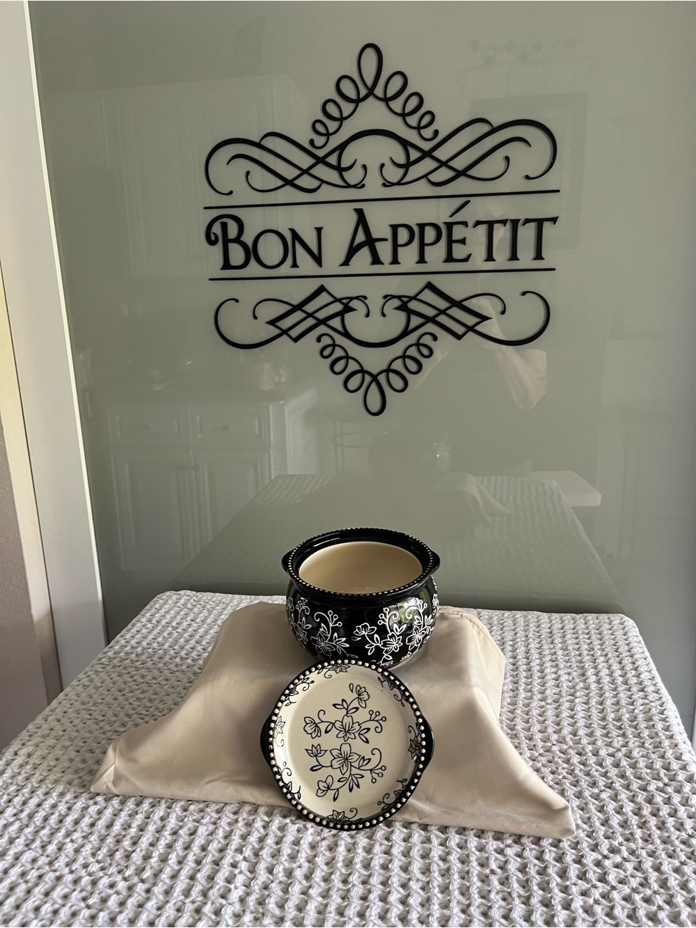 Temptations Black & Cream Floral Ceramic small bowl w/lid 155
